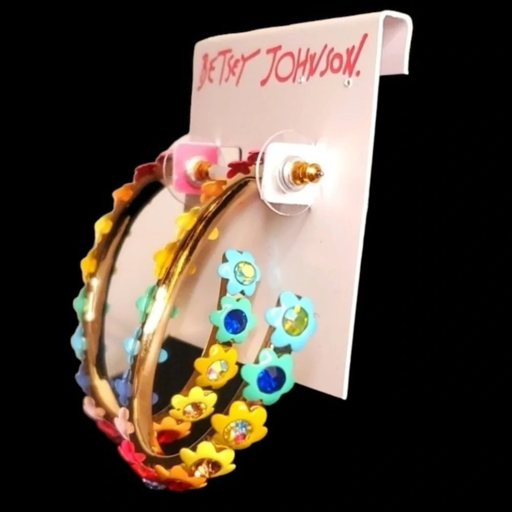 BETSEY JOHNSON One Love 3D Rainbow PRIDE Flower Blossom Hoop Earrings NEW NWT - Picture 5 of 11
